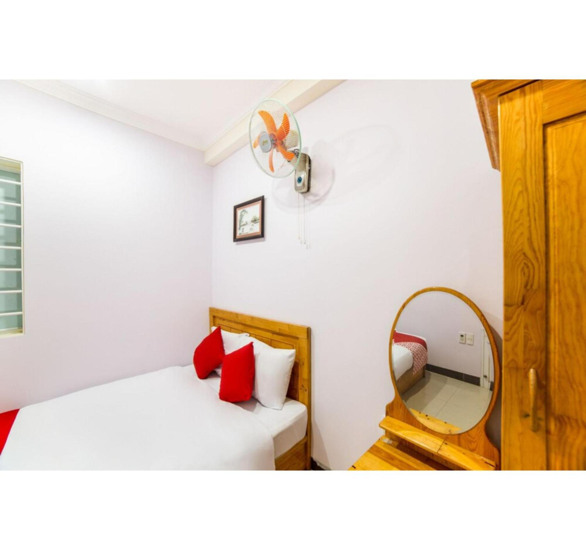 Oyo 553 Truong Giang Hotel Дананг Екстер'єр фото