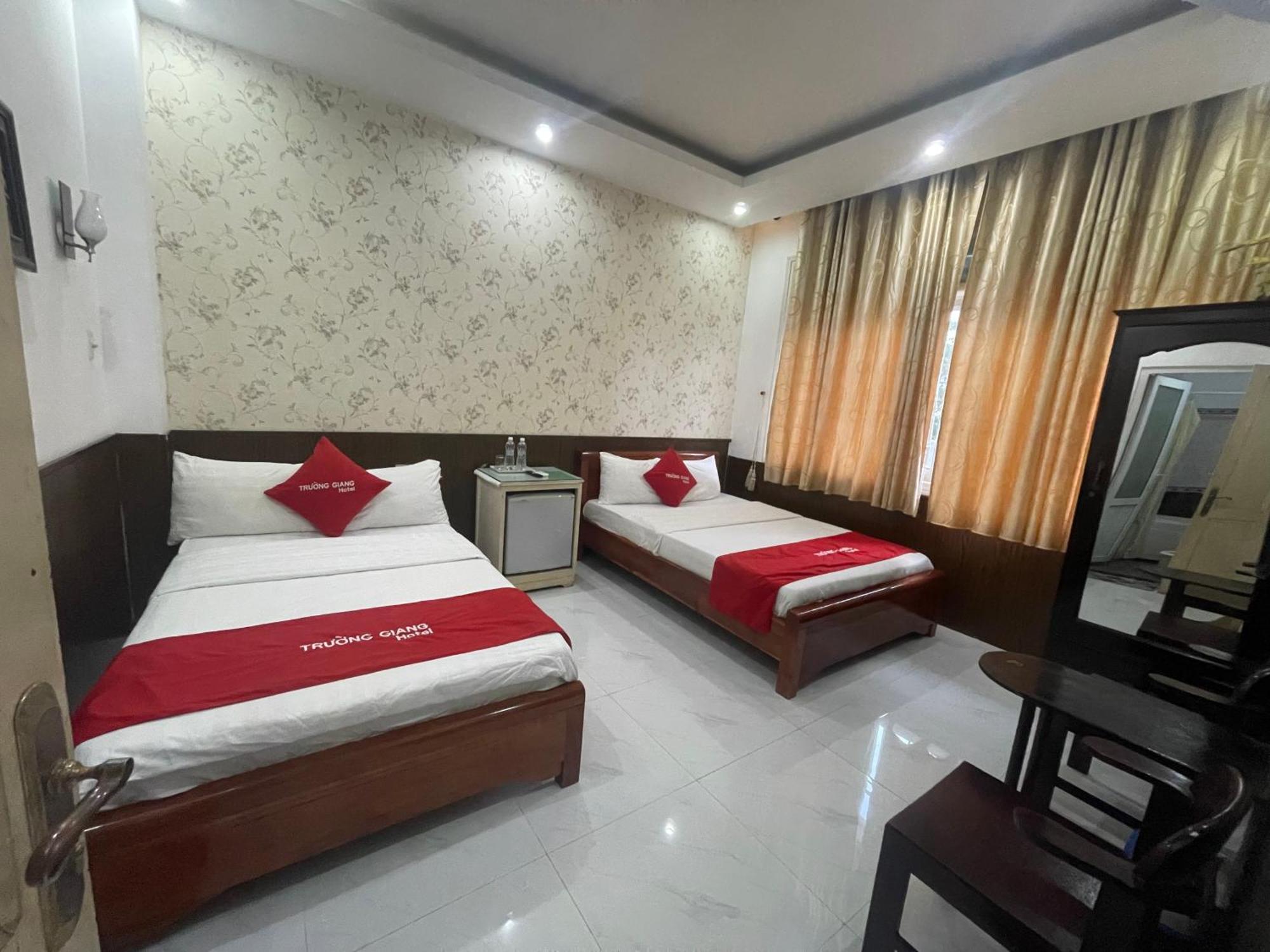 Oyo 553 Truong Giang Hotel Дананг Екстер'єр фото