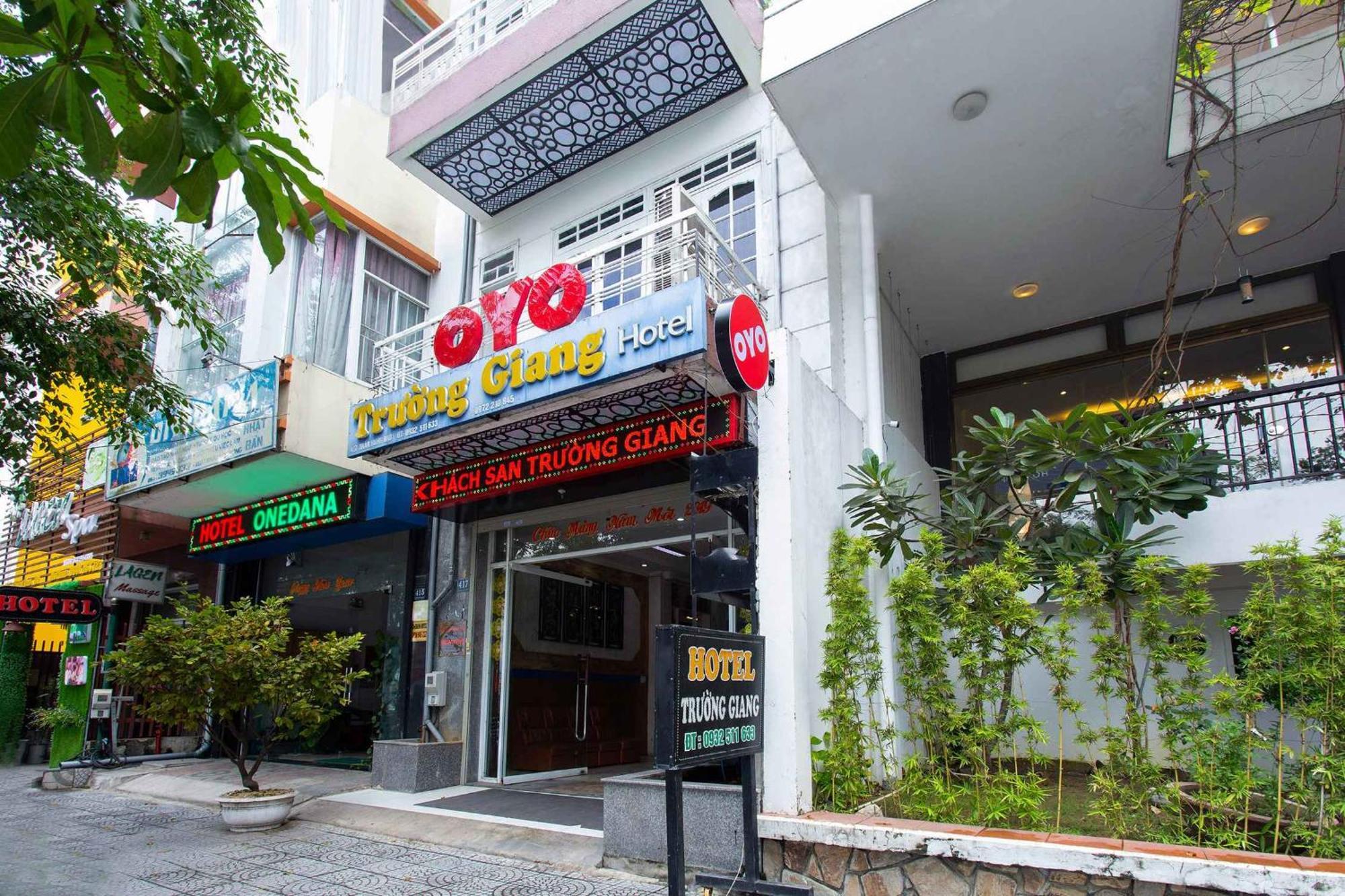 Oyo 553 Truong Giang Hotel Дананг Екстер'єр фото